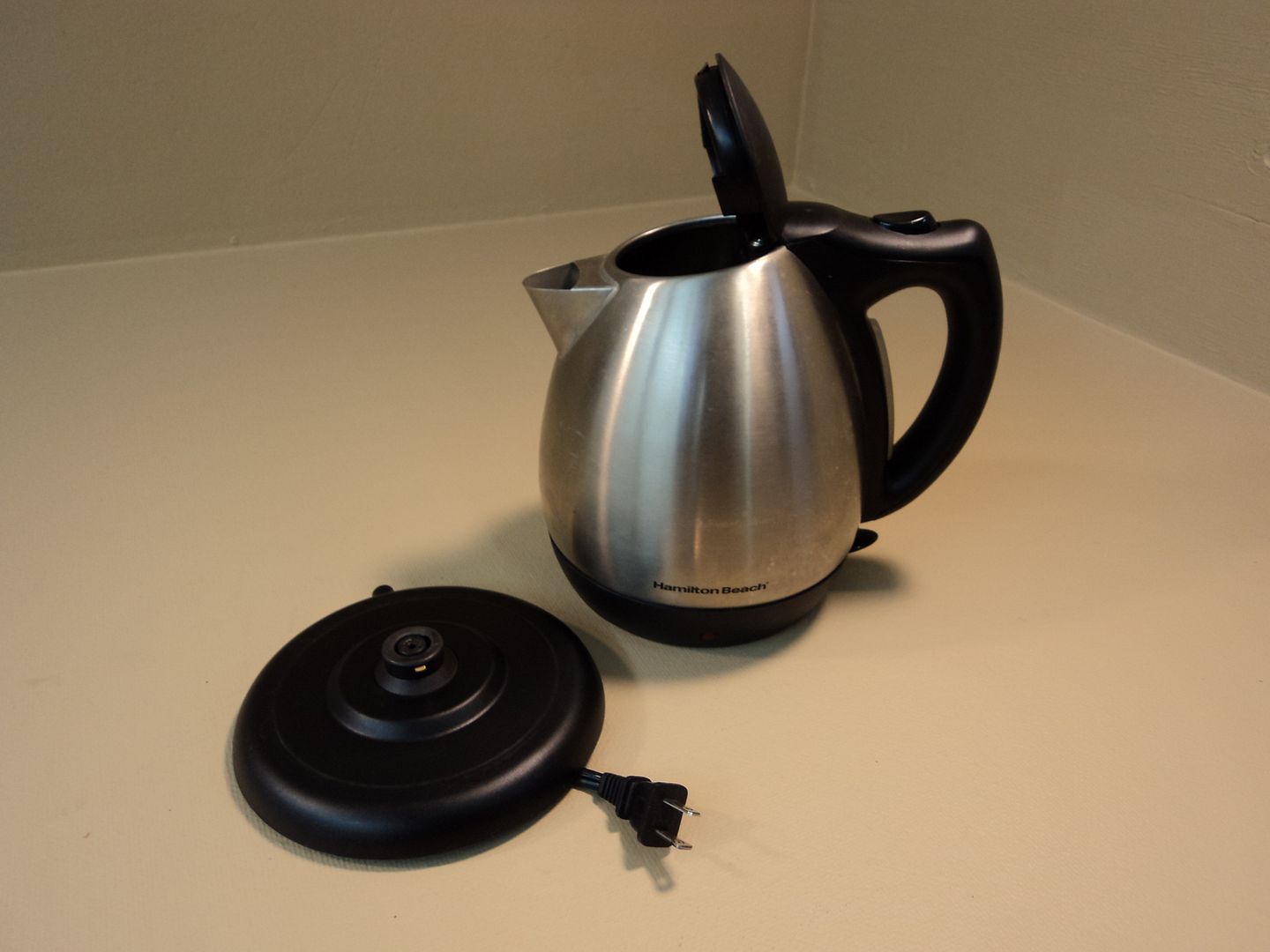Hamilton Beach Electric Kettle Cord Free 10 Cups Stainless/Black 40870