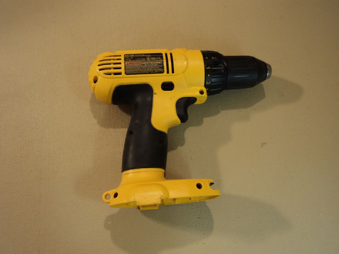 Dewalt 14.4 Volt Cordless Drill VSR Bundle Driver 400 to 1400 RPM 1/2