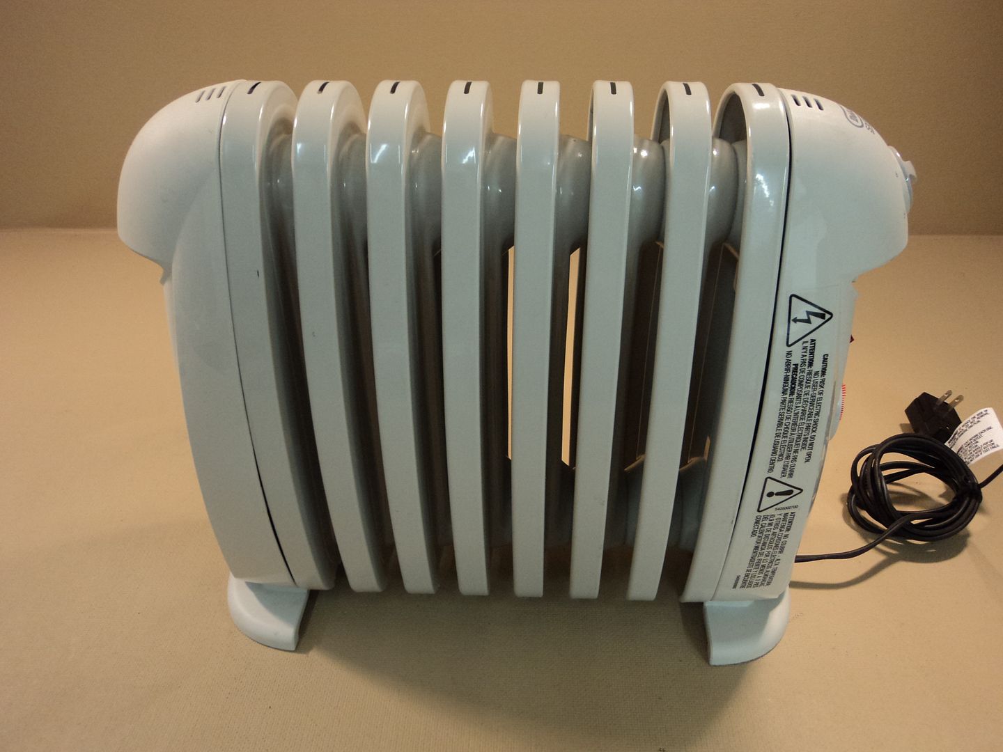 DeLonghi Electric Oil Filled Radiator Heater Gray 1200W Safeheat Timer