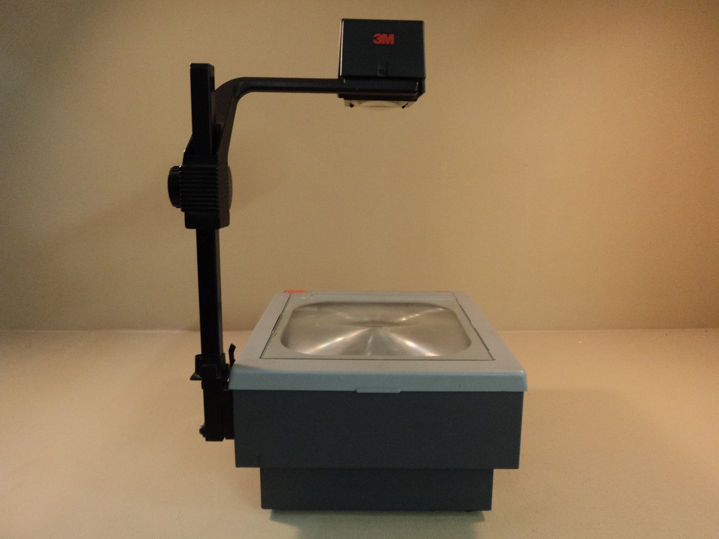 3M Overhead Projector Gray 120V 60Hz 4.5A 82W Bulb 2500 Lumens 9080