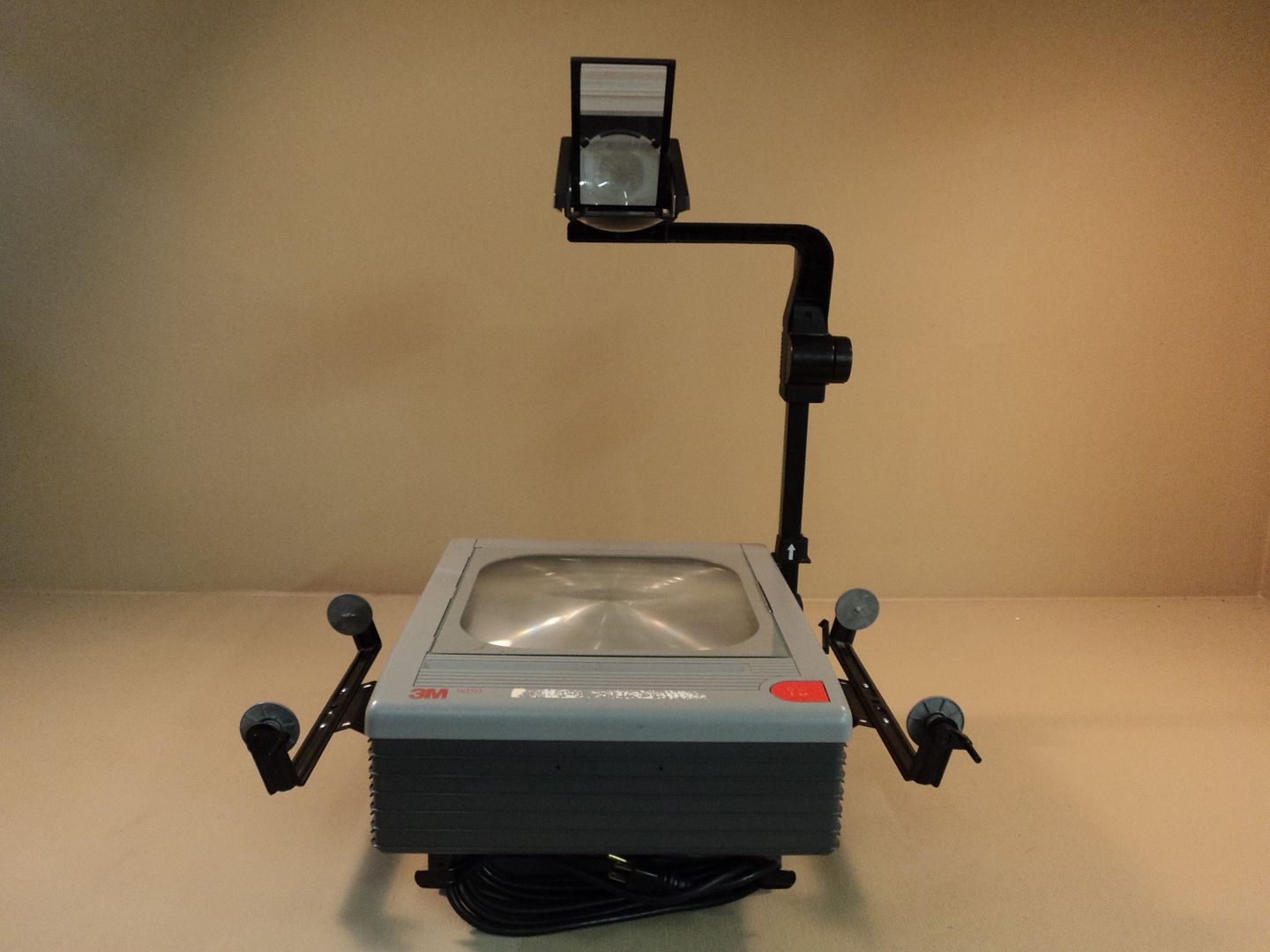 3M Overhead Projector Gray 120V 60Hz 4.5A 82W Bulb 2500 Lumens 9050