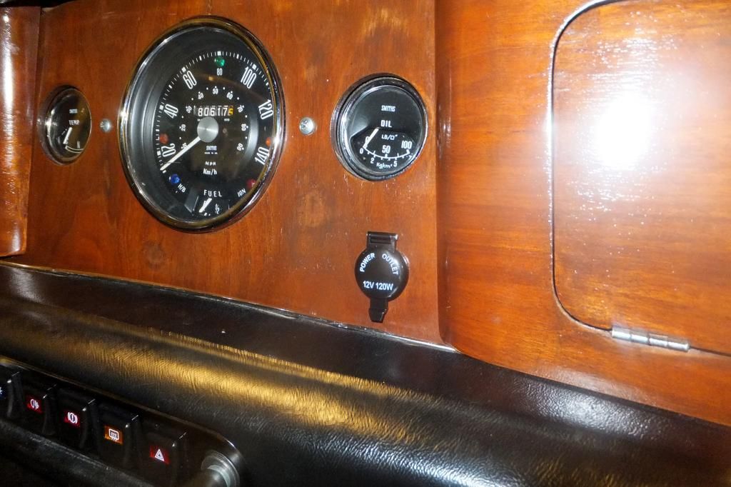 12vsocket_zpsbcc99060.jpg