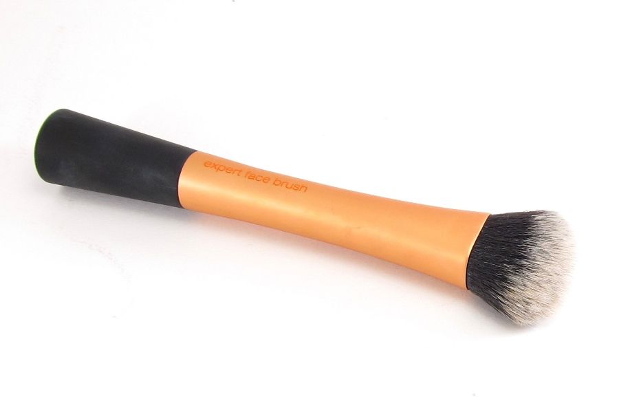 Real-Techniques-Expert-Face-Brush-side-view1_zps5cae7147.jpg